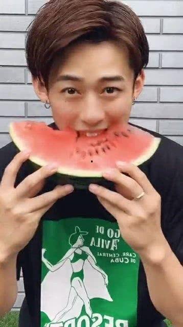 郎溪网红吃瓜哥,揭秘网络红人的幕后故事 第2张 郎溪网红吃瓜哥,揭秘网络红人的幕后故事 第2张