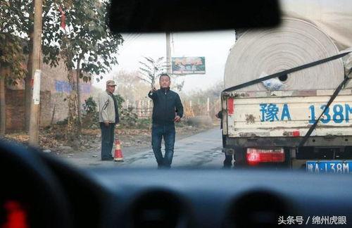 河南拦路车爆料新闻,惊现街头暴力冲突，真相背后引关注