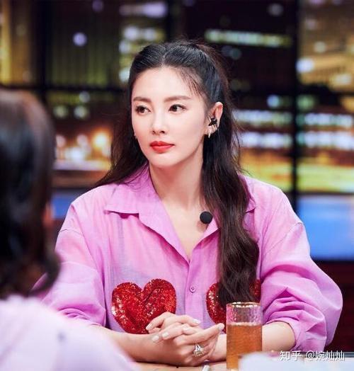 为什么吃瓜要放过娱乐圈,为何吃瓜群众应保持理智与宽容 第3张 为什么吃瓜要放过娱乐圈,为何吃瓜群众应保持理智与宽容 第3张