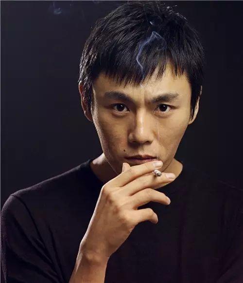 娱乐圈的吃瓜影帝一口气看完,影帝一口气吃尽瓜料，揭秘幕后真相  第3张