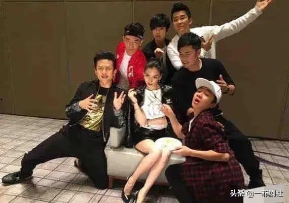娱乐圈吃瓜爆料最新,明星恋情曝光,幕后真相令人震惊! 第3张 娱乐圈吃瓜爆料最新,明星恋情曝光,幕后真相令人震惊! 第3张