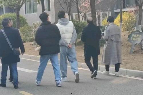 阜新吃瓜事件网红,网红引发的网络狂欢与反思