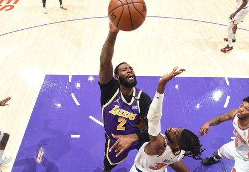 尼克斯爆料湖人视频,揭秘湖人队训练幕后精彩瞬间  第3张